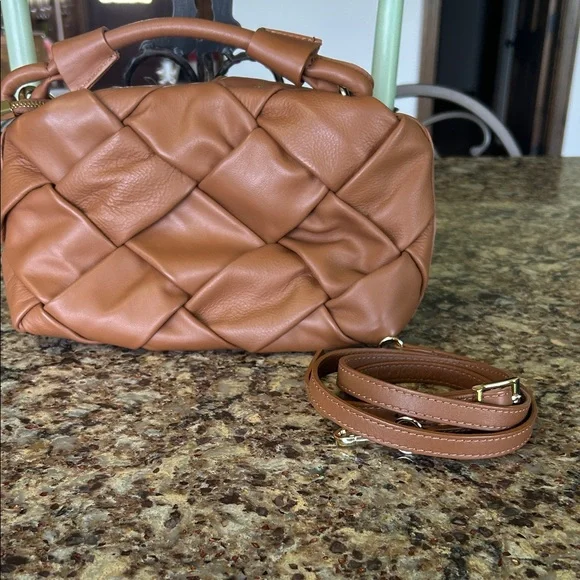 Luxurious Brown Leather Satchel - Picture 2 of 11